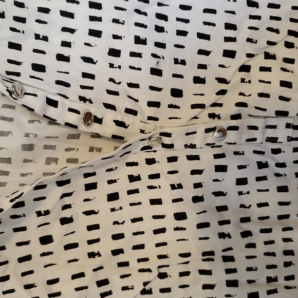 New York and Co black and white patterned blouse - Picture 5 of 7